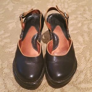 Born Black Leather Clogs Style W3159